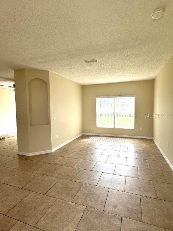 929 Gloucester Ct Property Photo 7