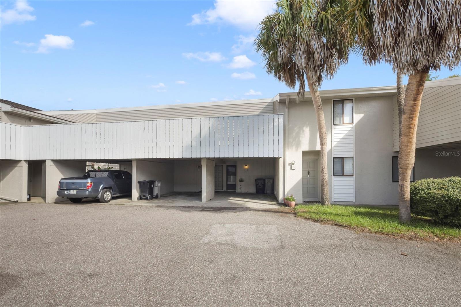 1412 OAK PL #J Property Photo 1