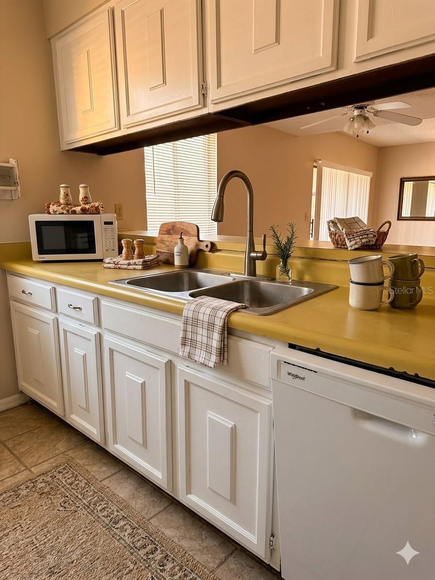 1412 Oak Pl #j Property Photo 5