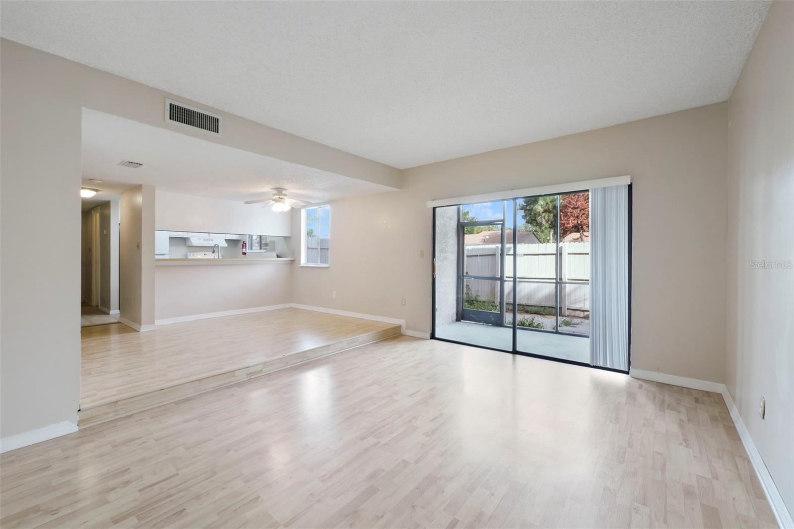 1412 Oak Pl #j Property Photo 8