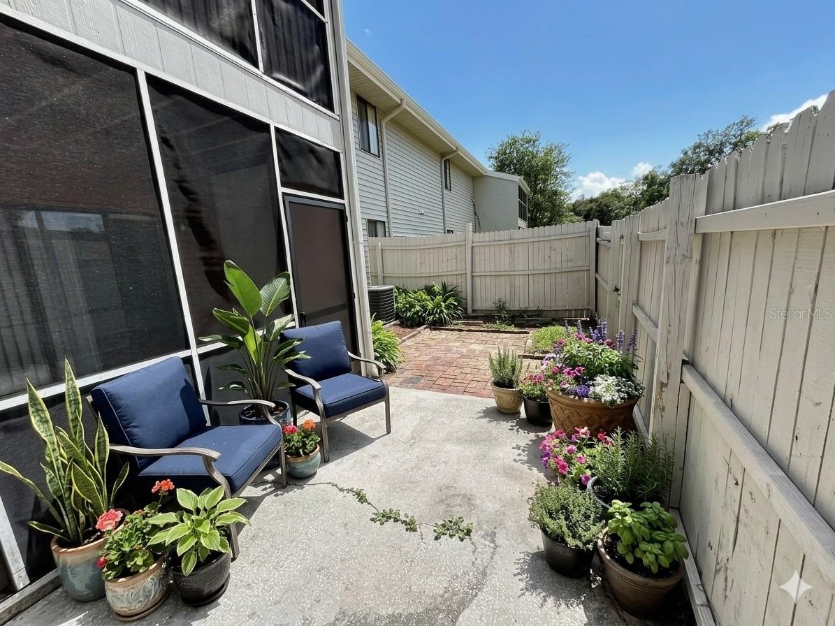 1412 Oak Pl #j Property Photo 17