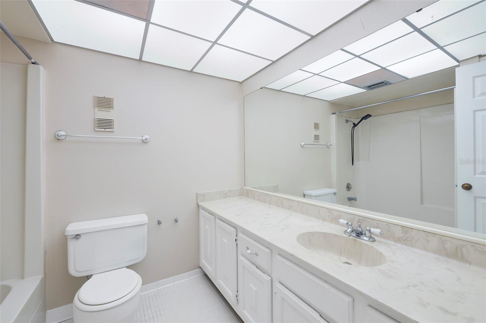 1412 Oak Pl #j Property Photo 26
