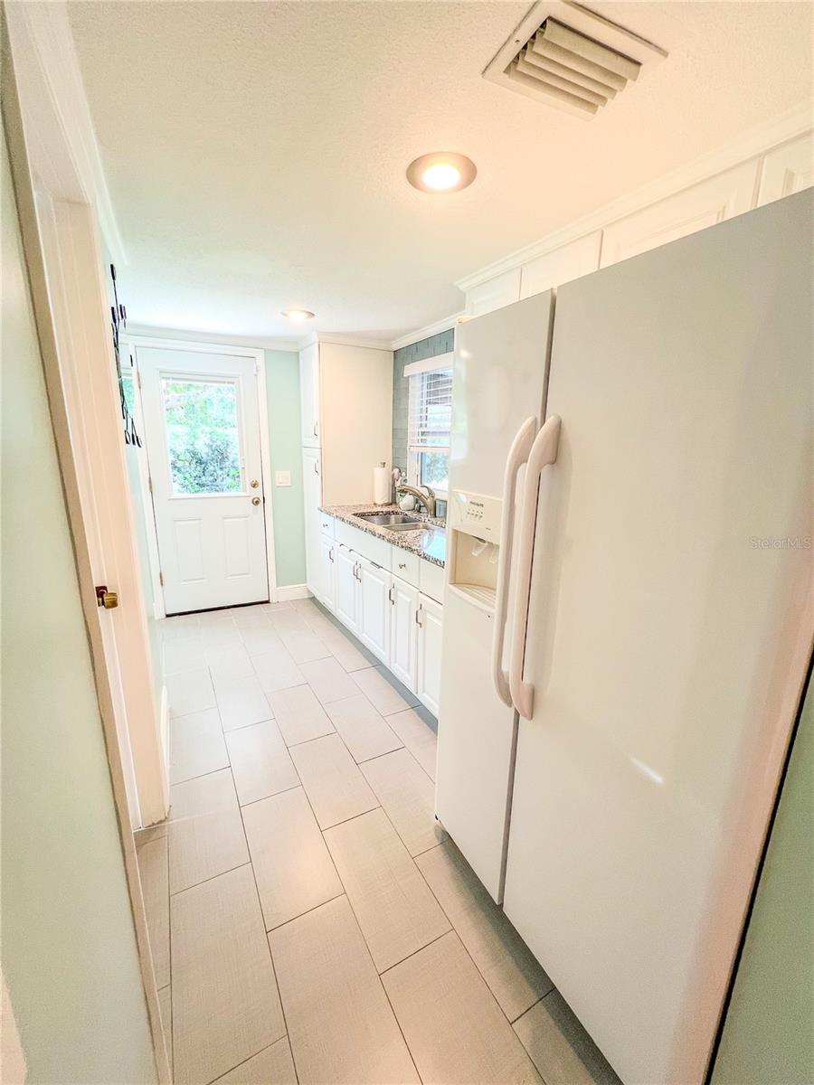 33 N Hampton Ave Property Photo 3
