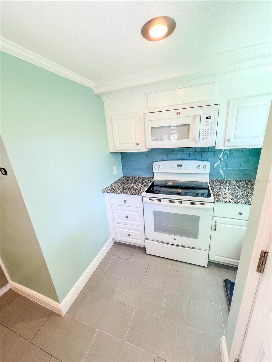 33 N Hampton Ave Property Photo 4
