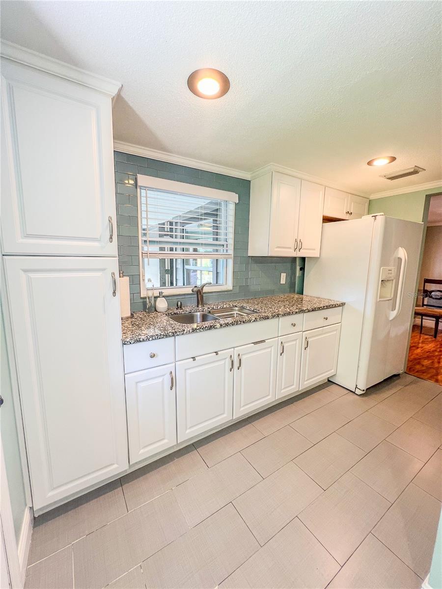 33 N Hampton Ave Property Photo 6