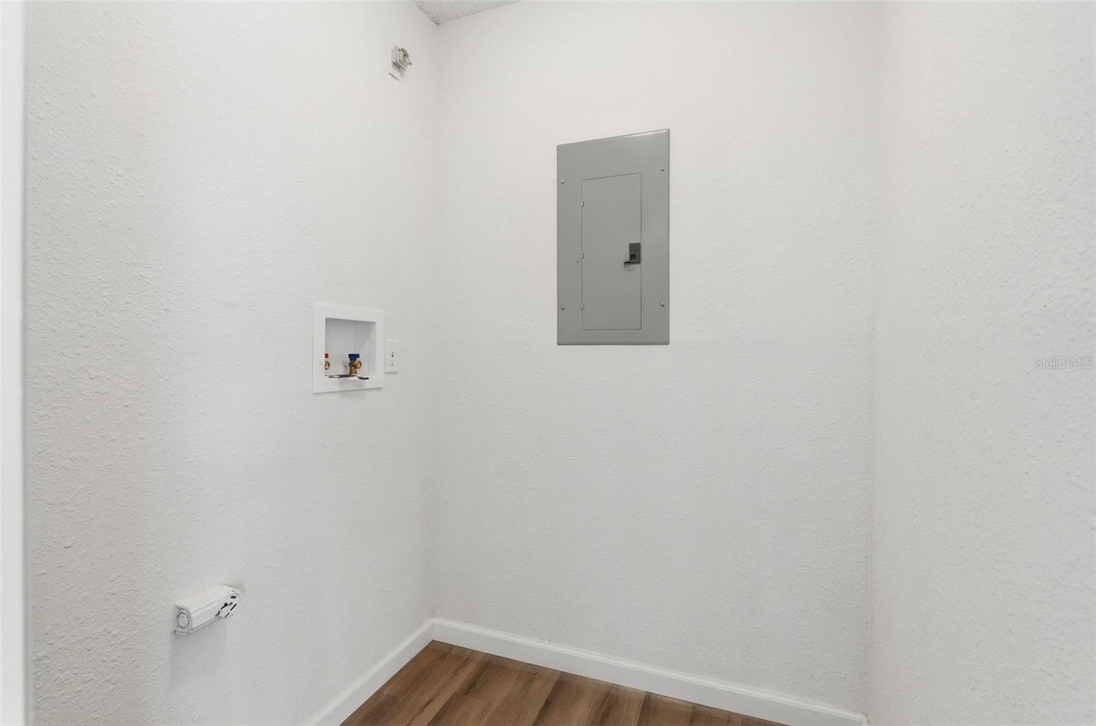 4072 Vanet Ct Property Photo 25