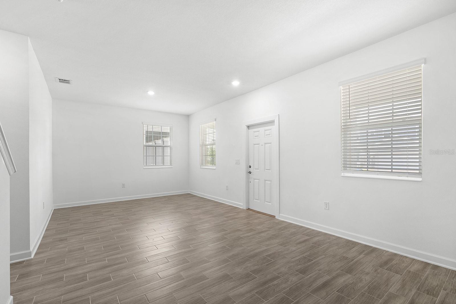 3039 Ella Way Property Photo 4