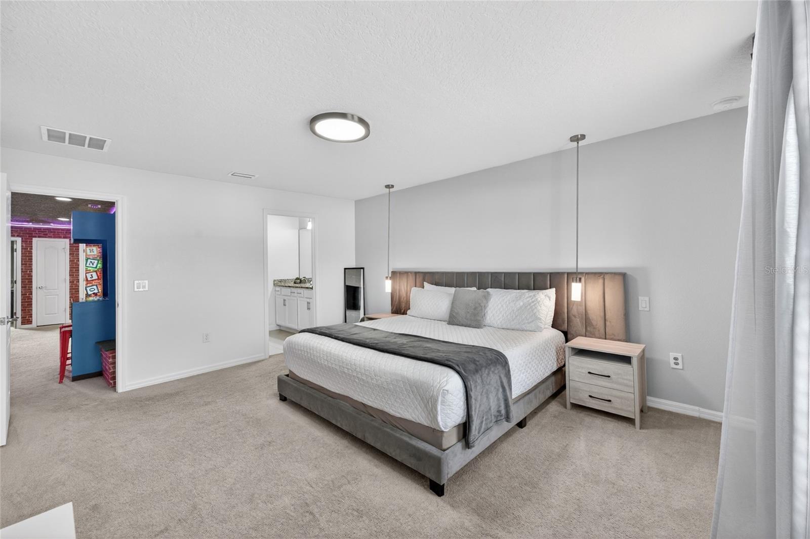 2417 Dubai St Property Photo 18