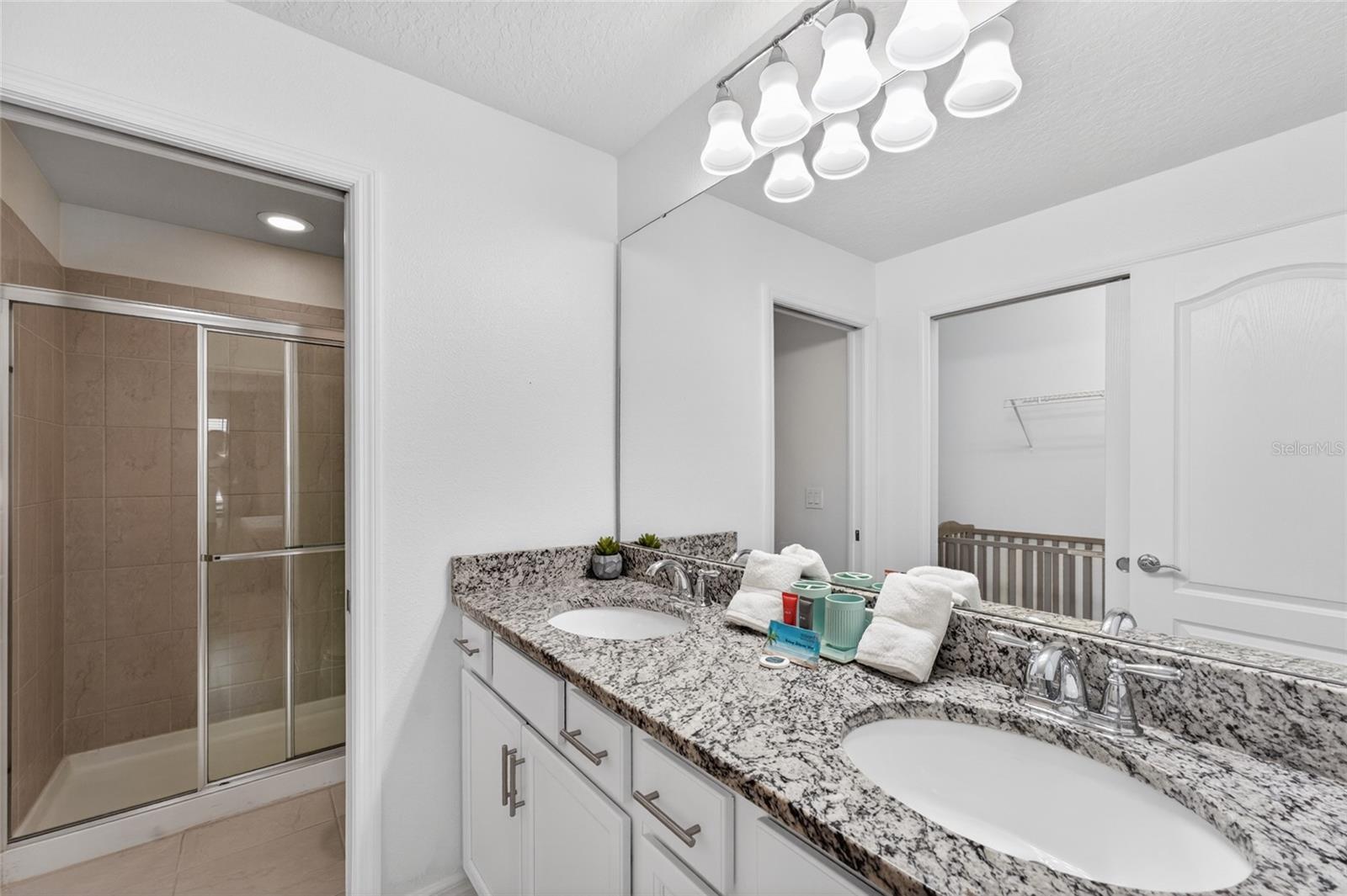 2417 Dubai St Property Photo 20