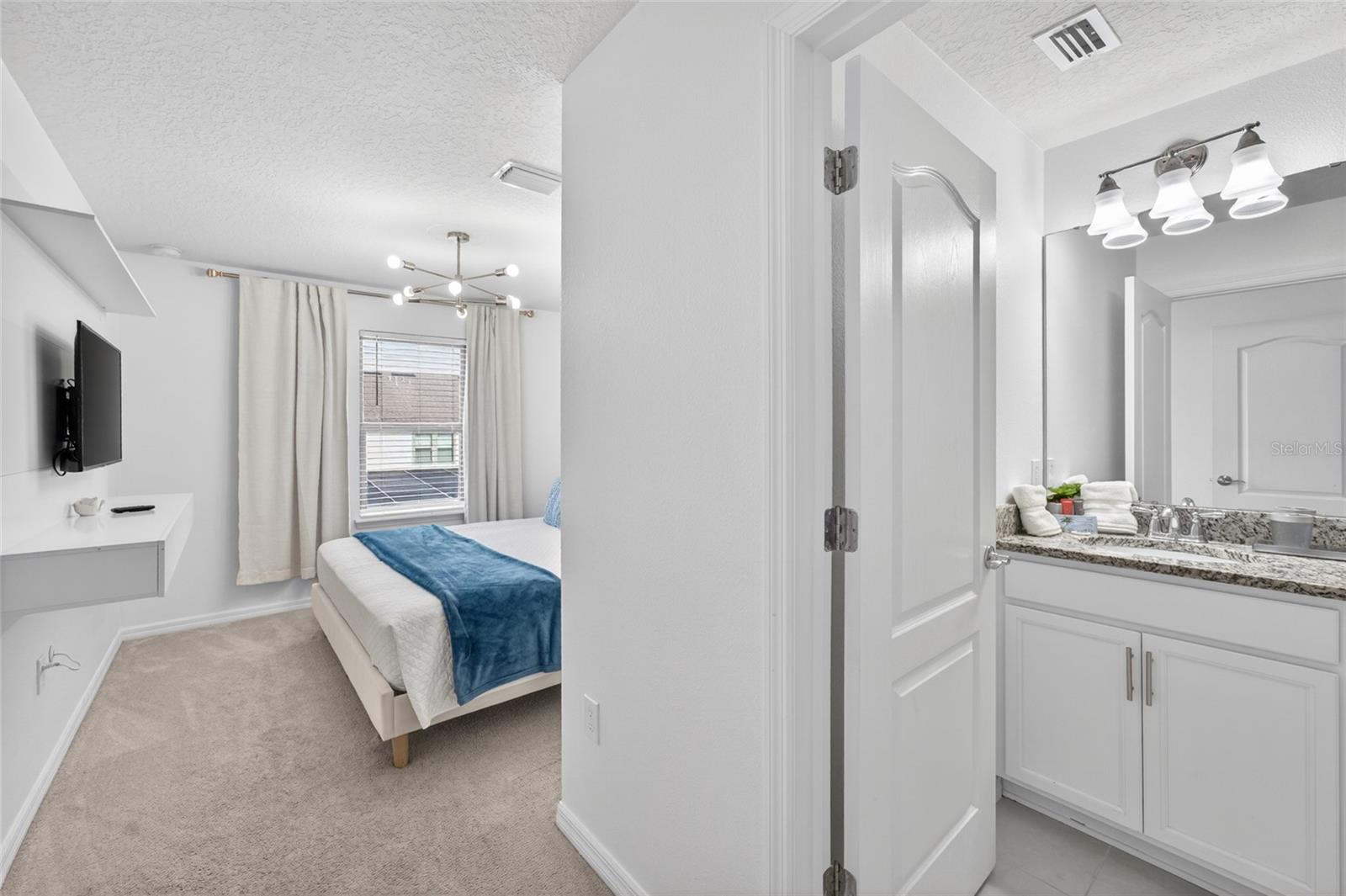 2417 Dubai St Property Photo 22