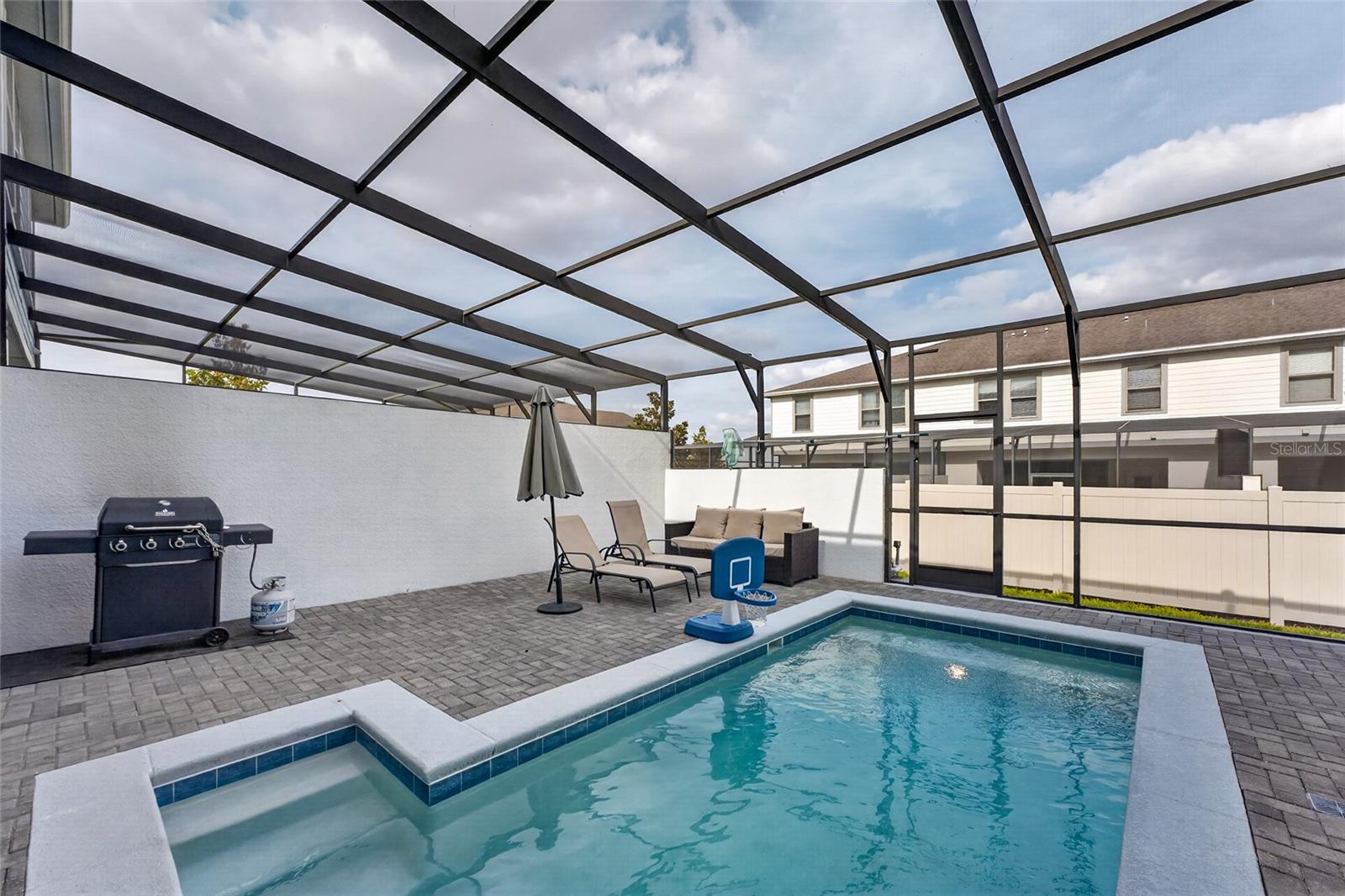 2417 Dubai St Property Photo 41