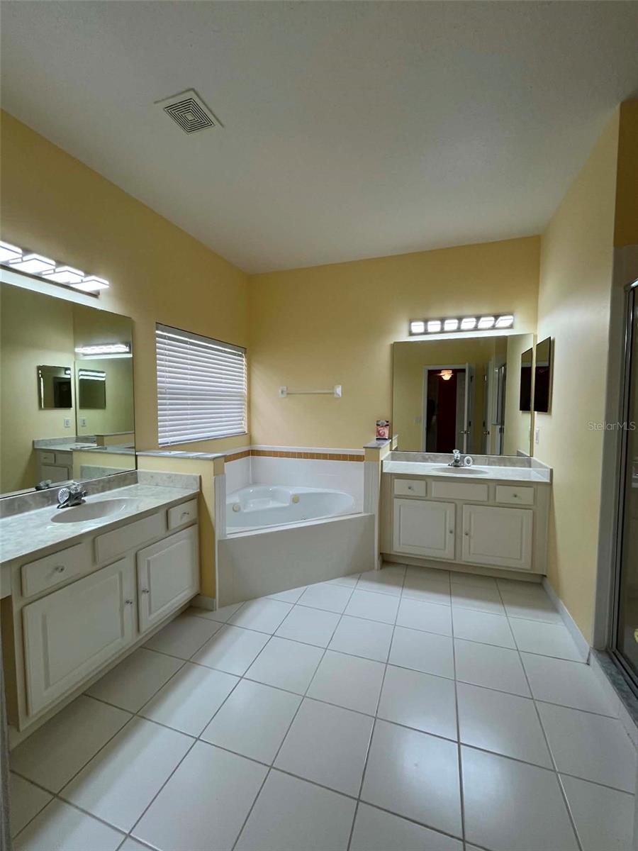 O6426400 Property Photo 23