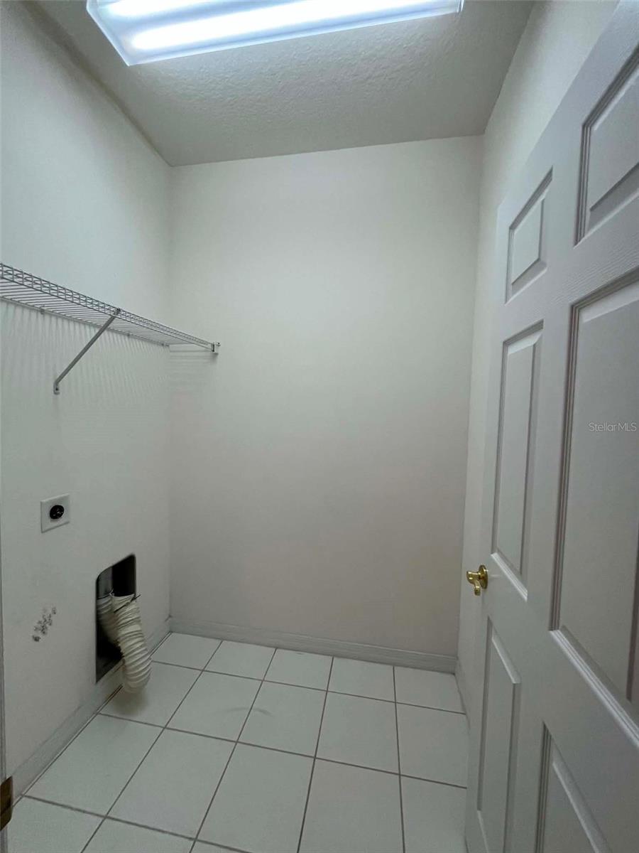 O6426400 Property Photo 24