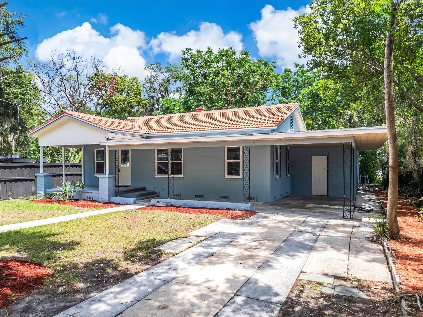 1504 W Line St Property Photo 3