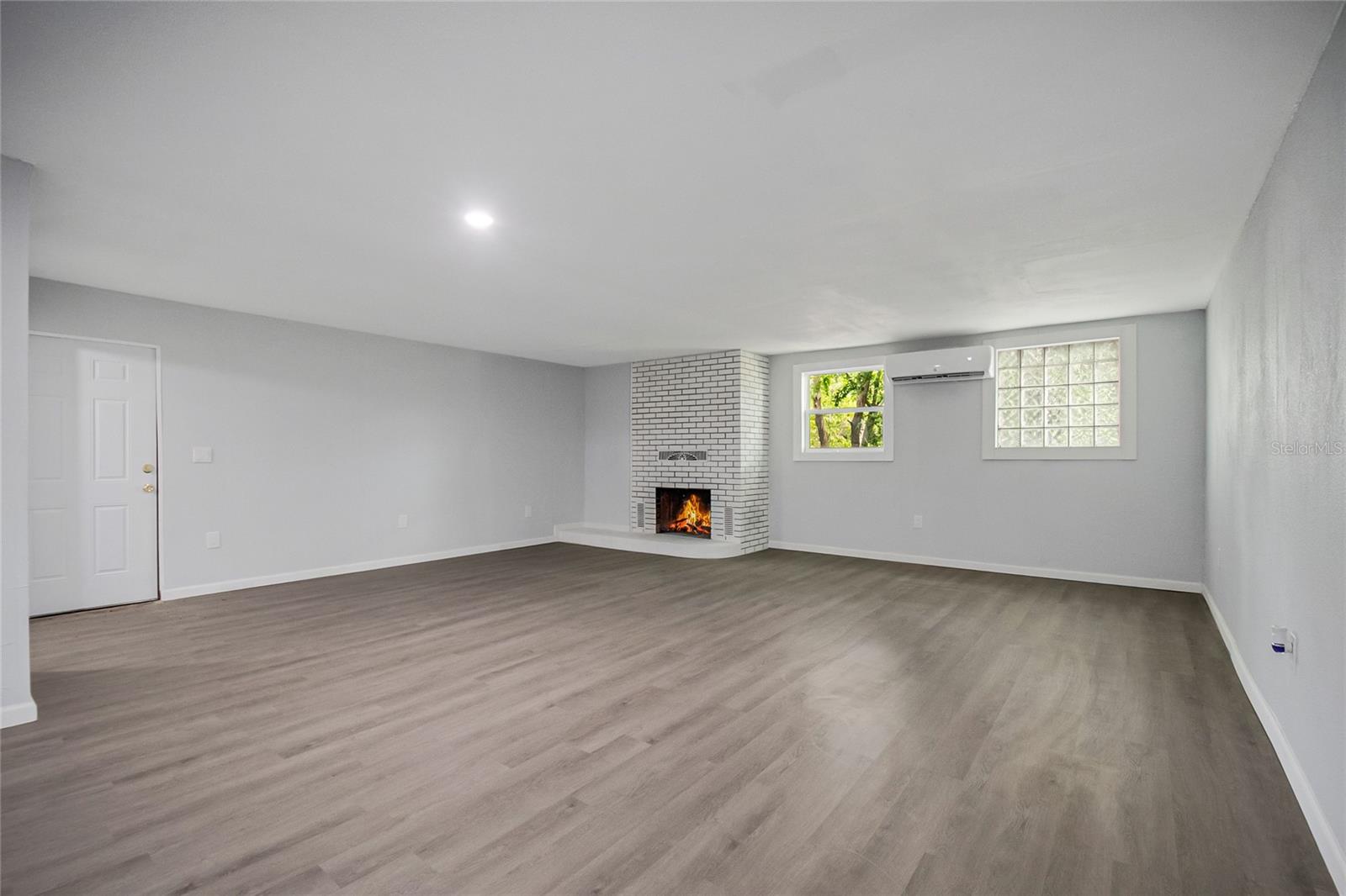 1504 W Line St Property Photo 8
