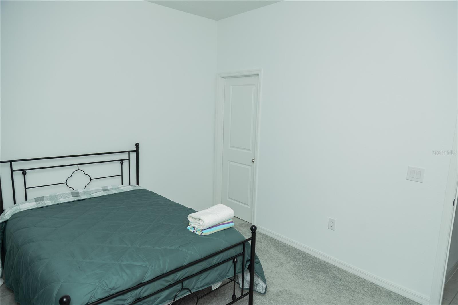 661 Crown Rose Dr Property Photo 20