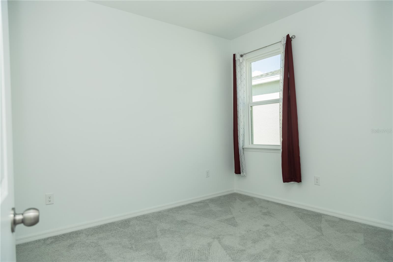661 Crown Rose Dr Property Photo 29