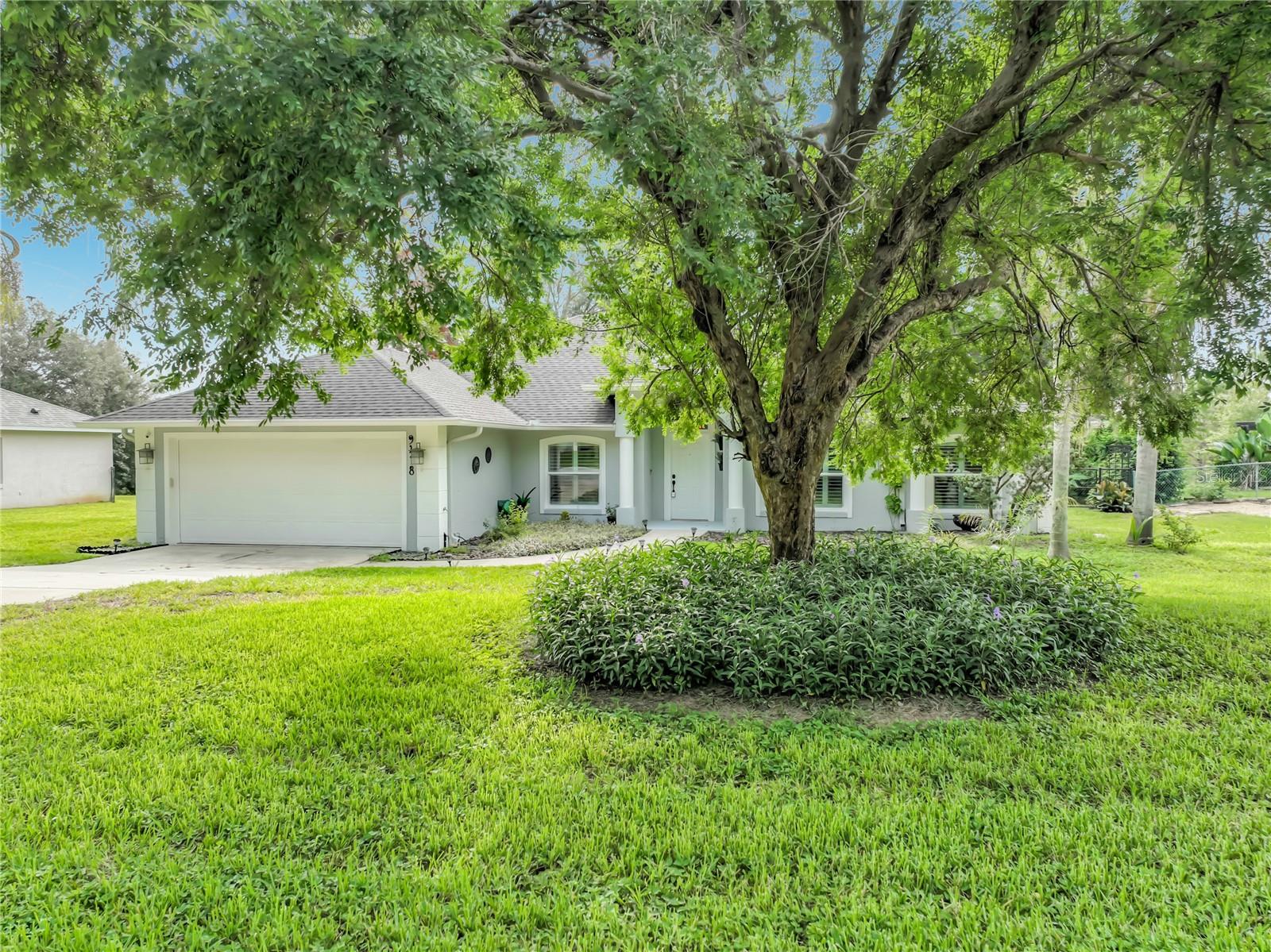 9418 Meadow Crest Ln Property Photo 2