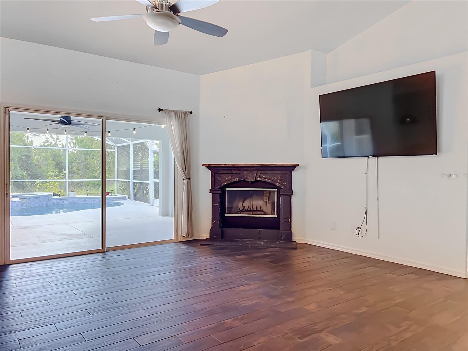 9418 Meadow Crest Ln Property Photo 13