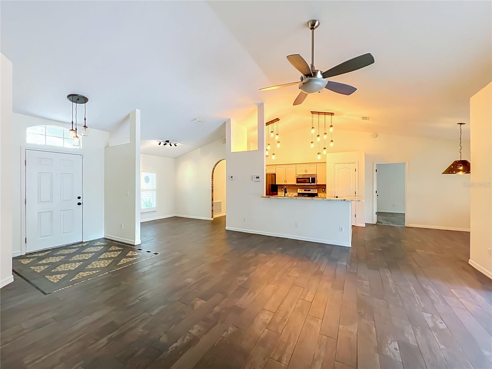 9418 Meadow Crest Ln Property Photo 14