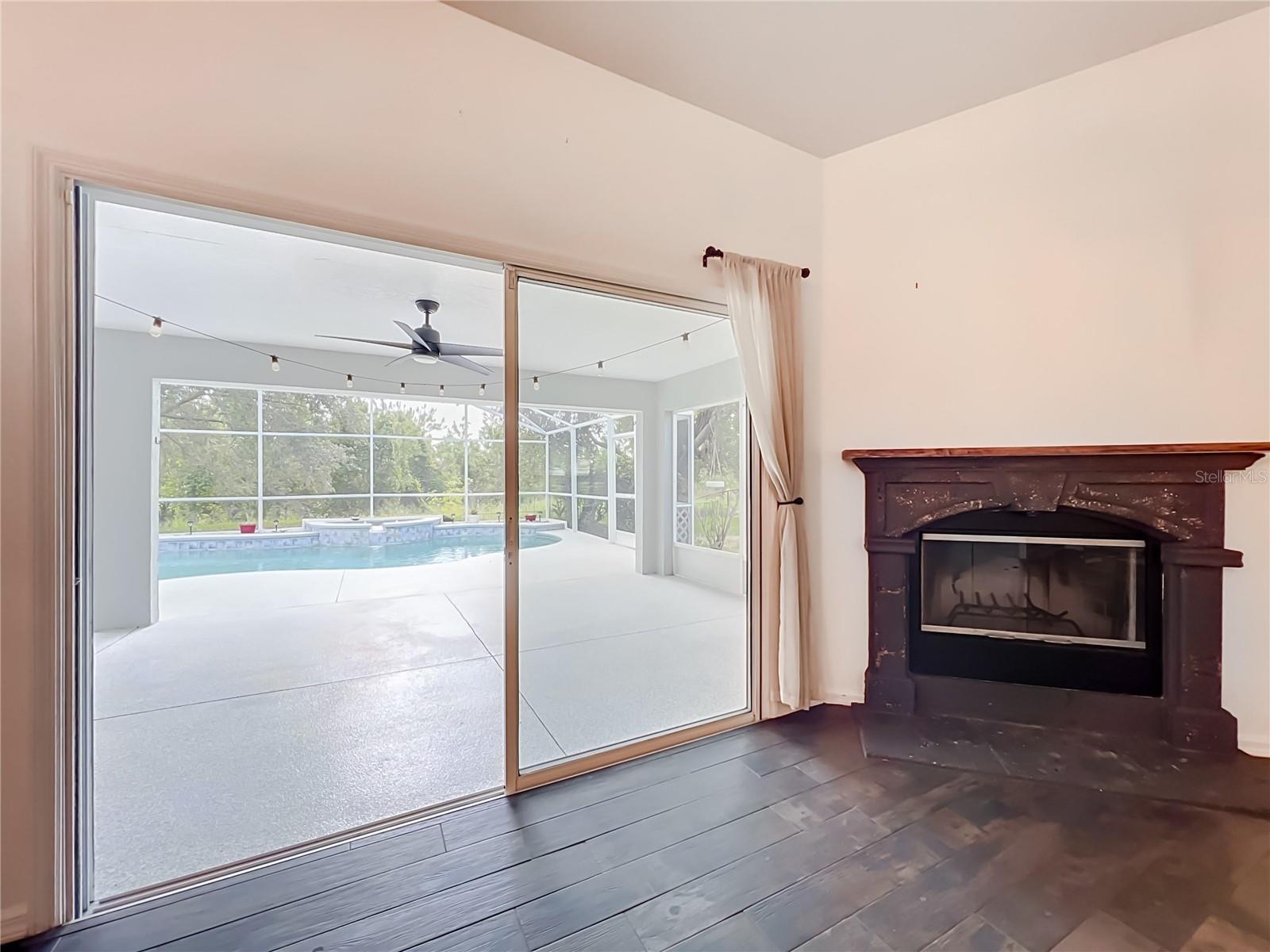 9418 Meadow Crest Ln Property Photo 15