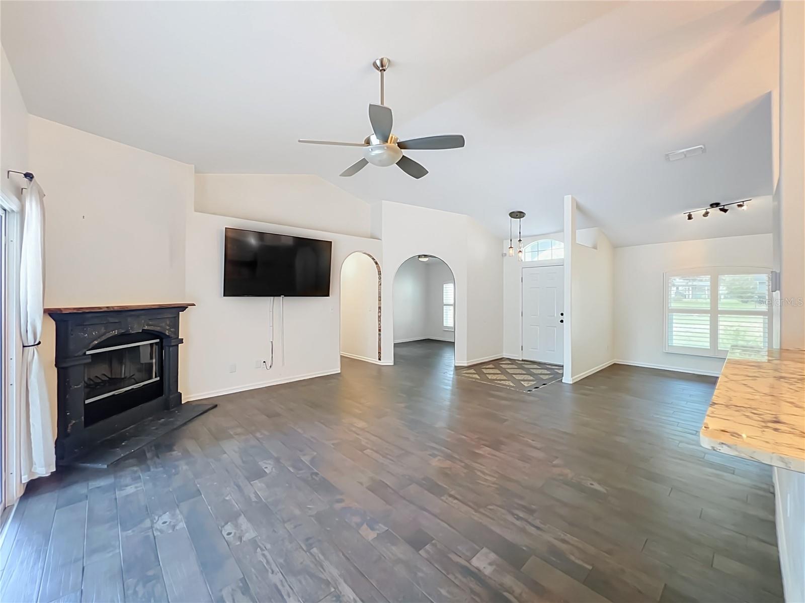 9418 Meadow Crest Ln Property Photo 16