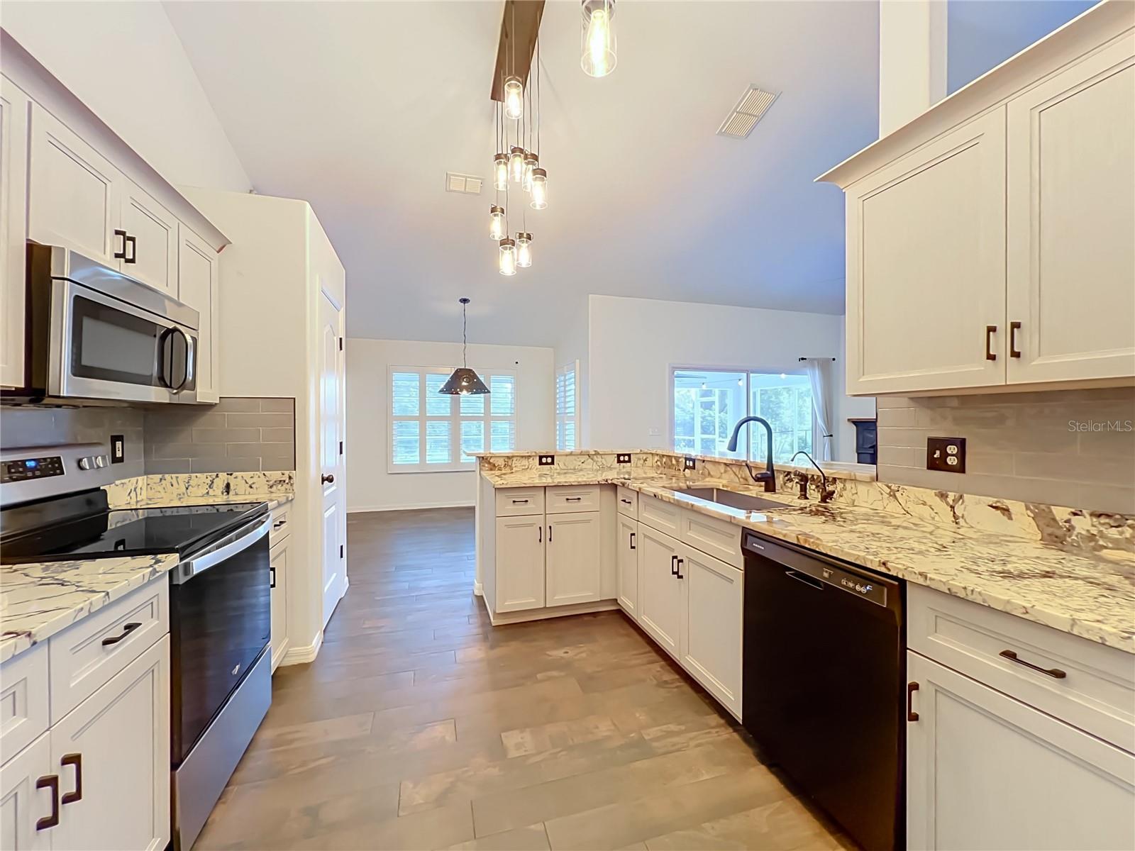 9418 Meadow Crest Ln Property Photo 21