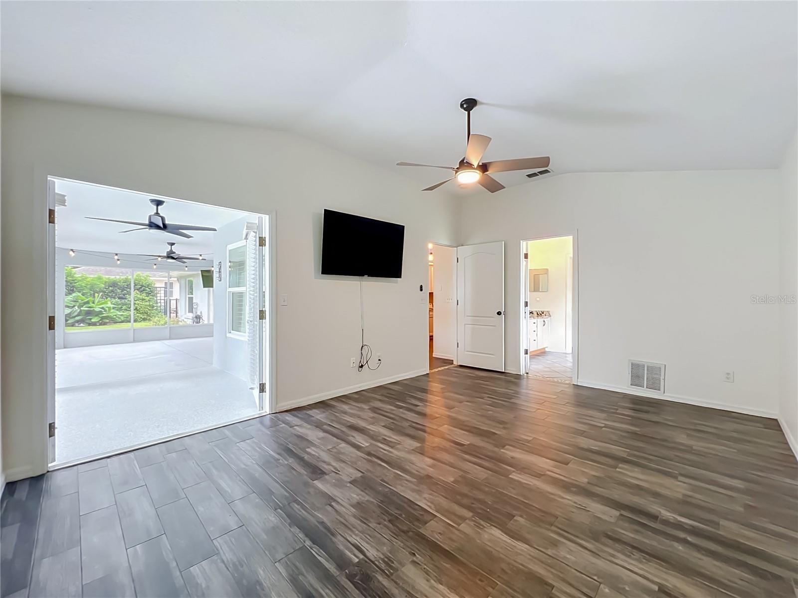 9418 Meadow Crest Ln Property Photo 32