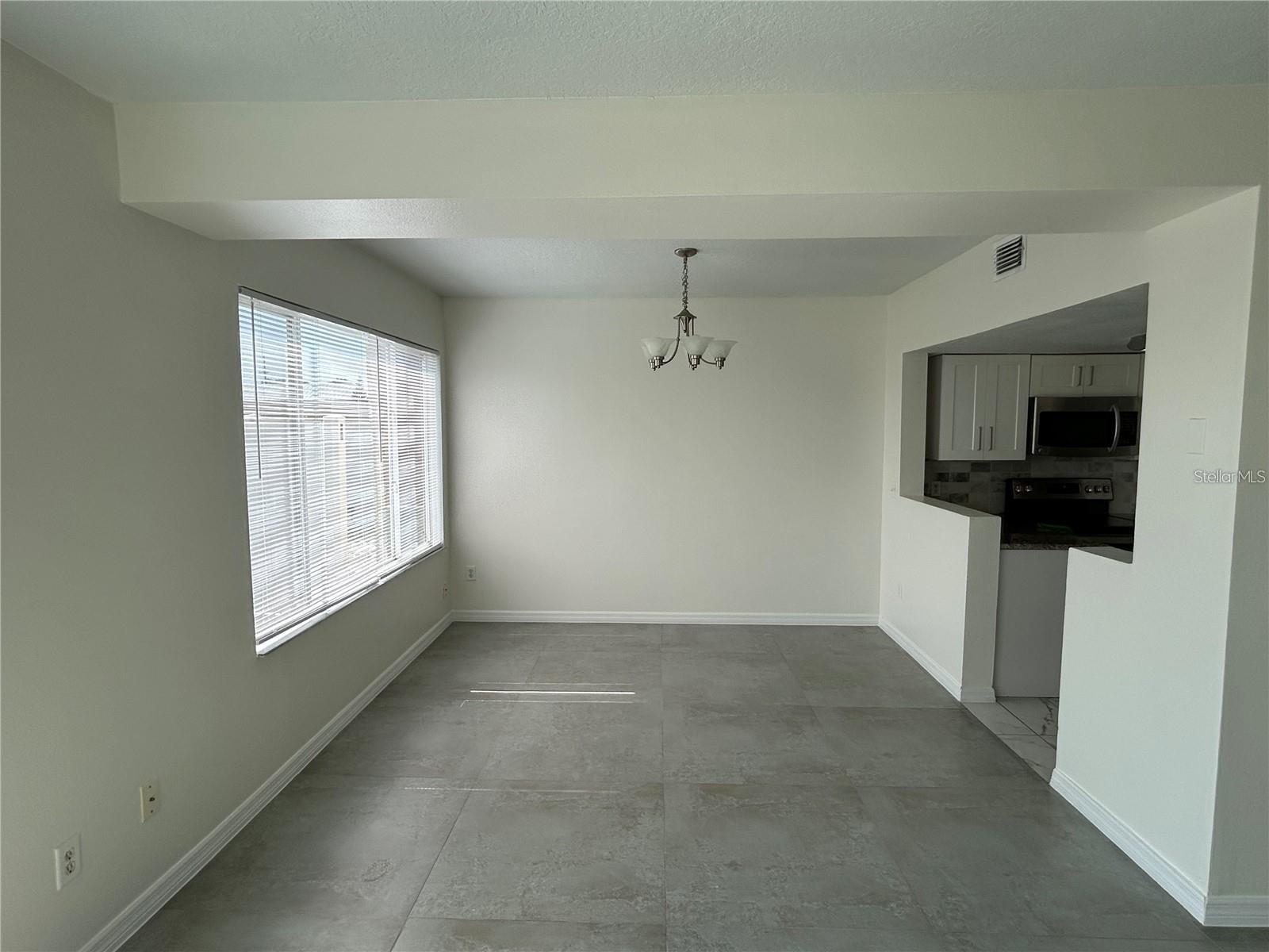 202 Washington Palm Loop Property Photo 6