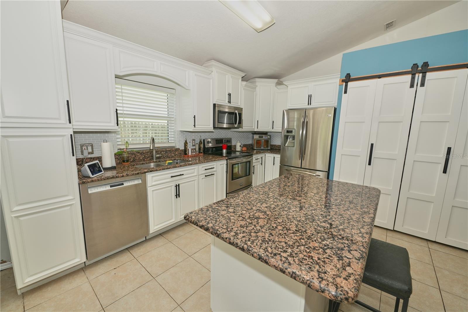 2486 Island Club Way Property Photo 13