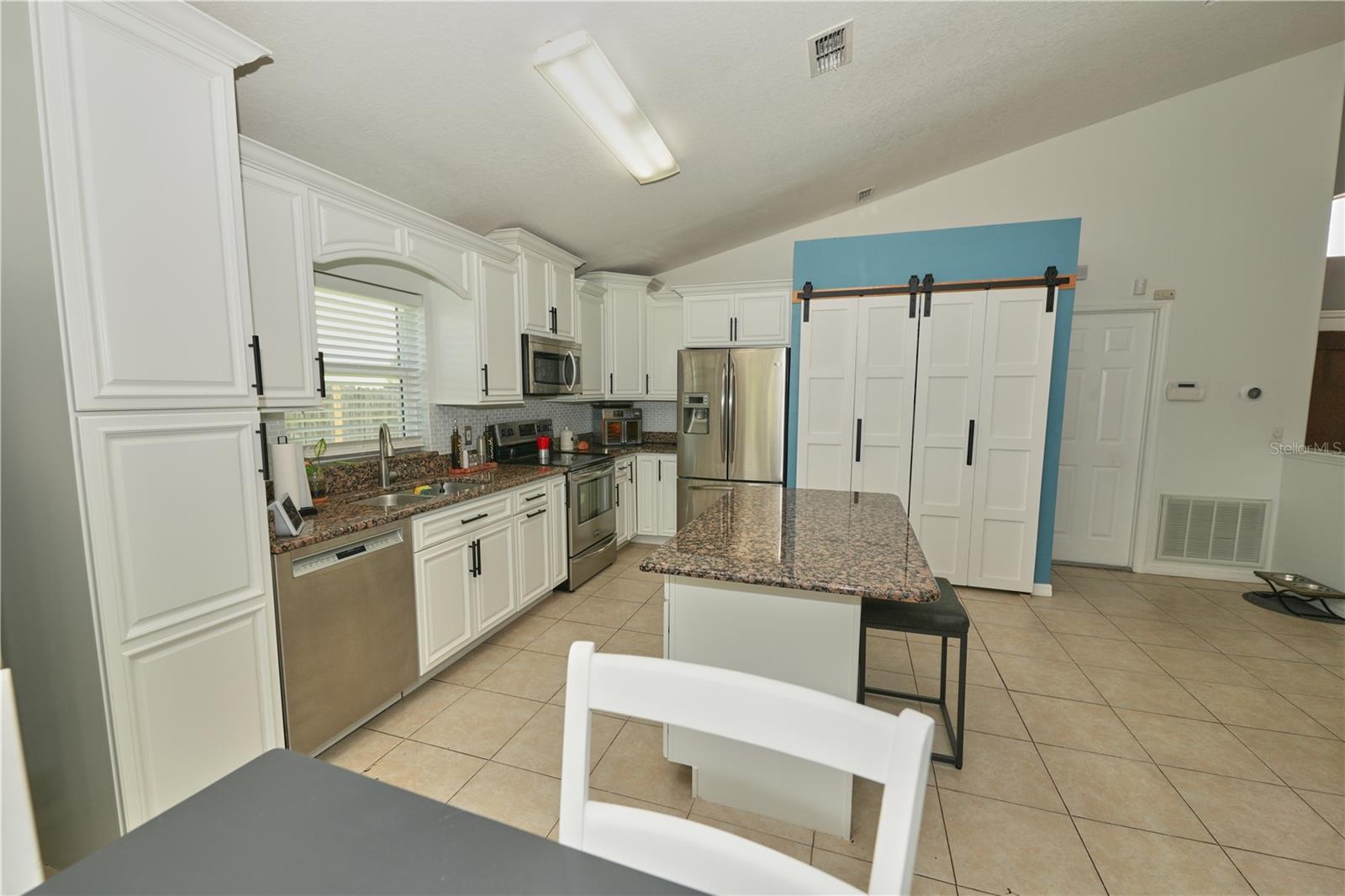 2486 Island Club Way Property Photo 14