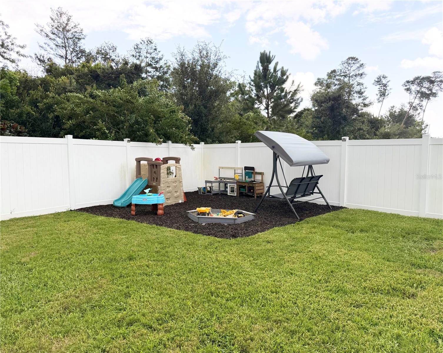 1663 Meadowlark Dr Property Photo 26