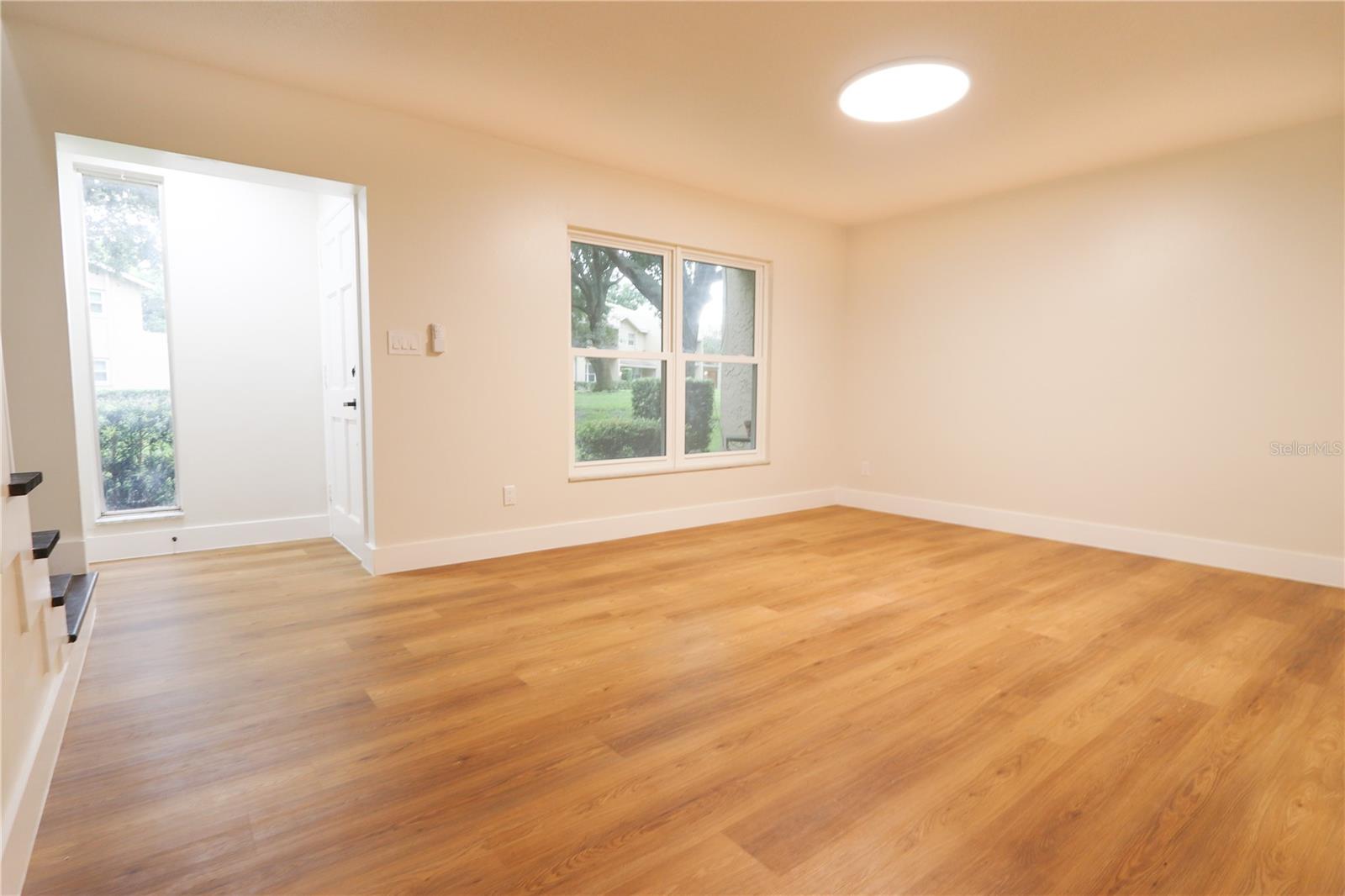 812 Park Lake Cir #7 Property Photo 6