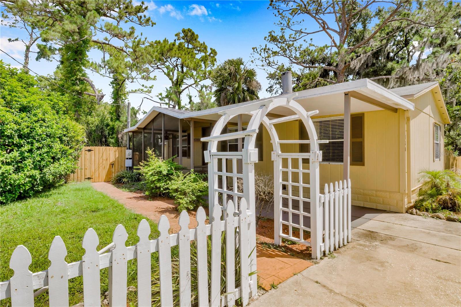 120 NIVER ST Property Photo 1