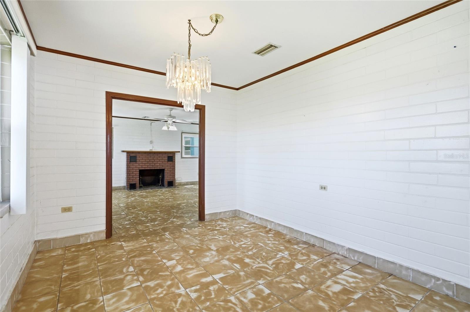 211 Lakeshore Blvd Property Photo 10