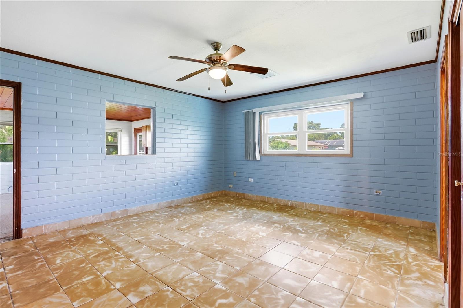 211 Lakeshore Blvd Property Photo 15