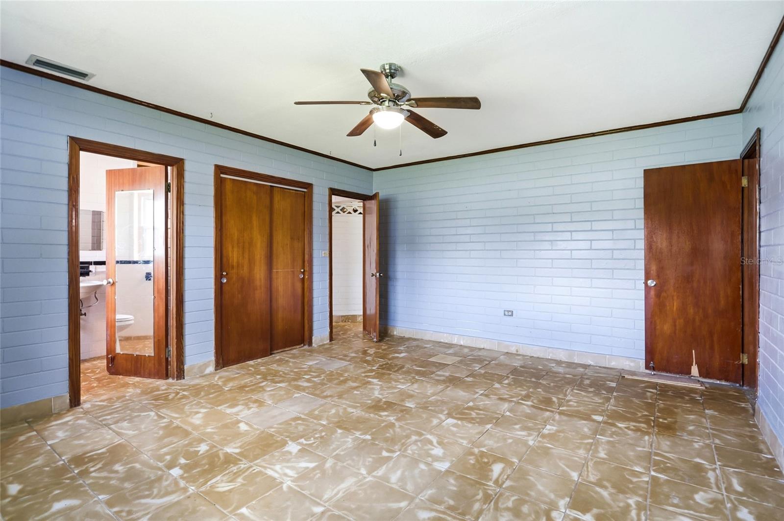 211 Lakeshore Blvd Property Photo 16