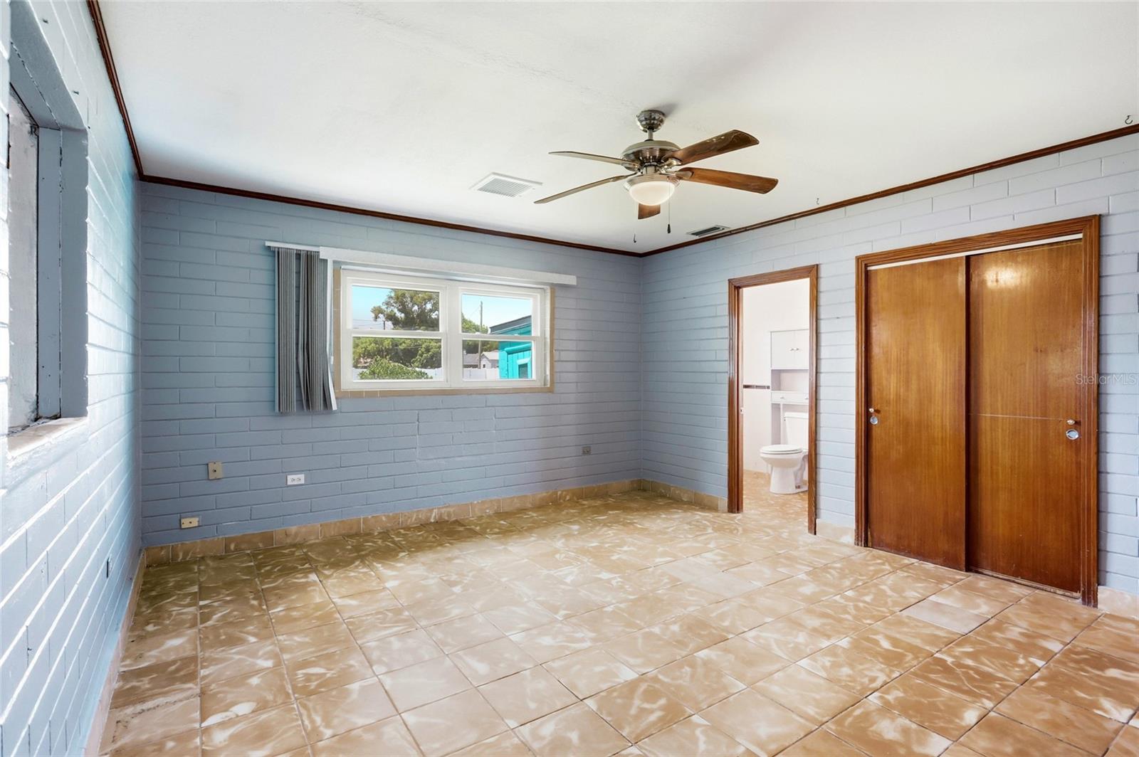 211 Lakeshore Blvd Property Photo 17