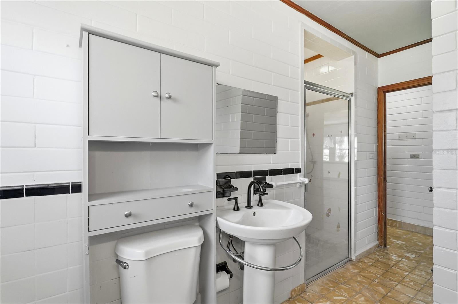211 Lakeshore Blvd Property Photo 18