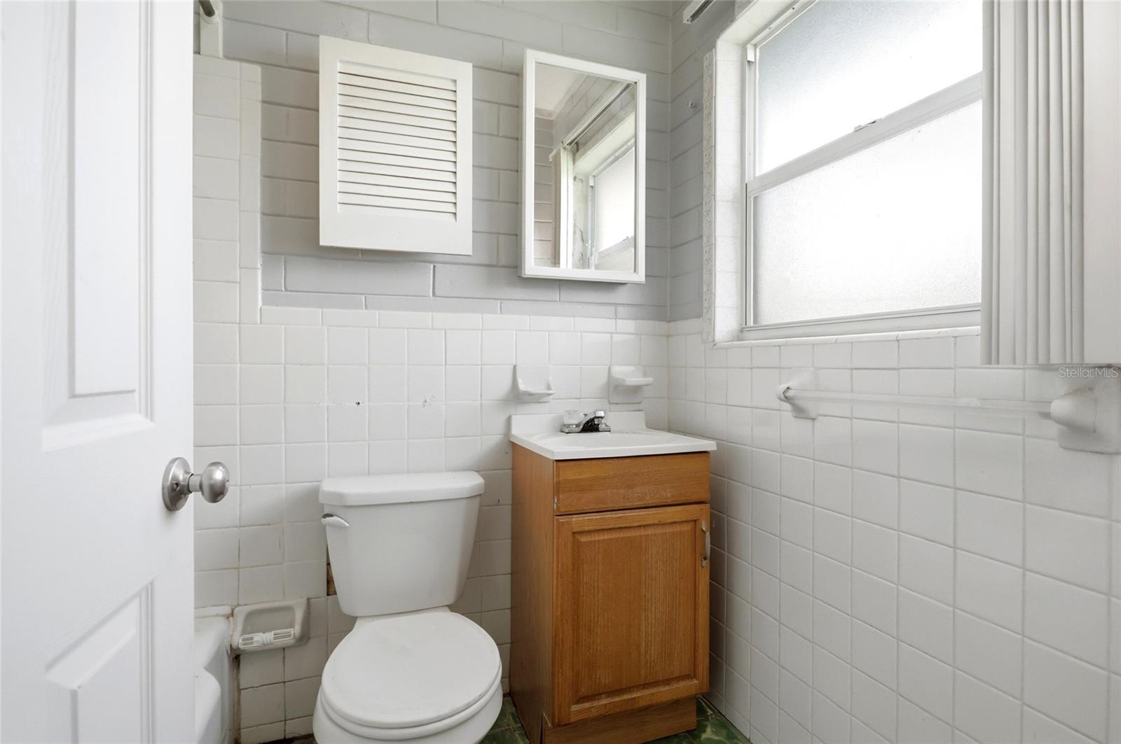 211 Lakeshore Blvd Property Photo 23