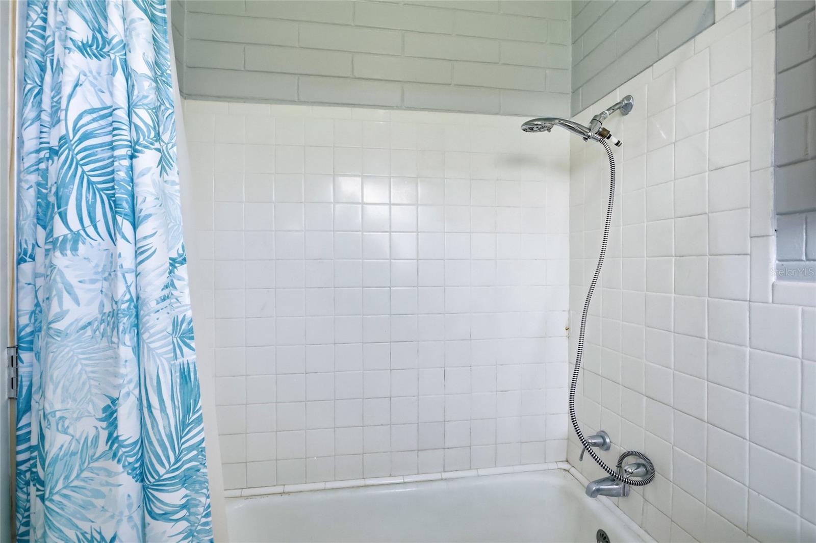 211 Lakeshore Blvd Property Photo 24