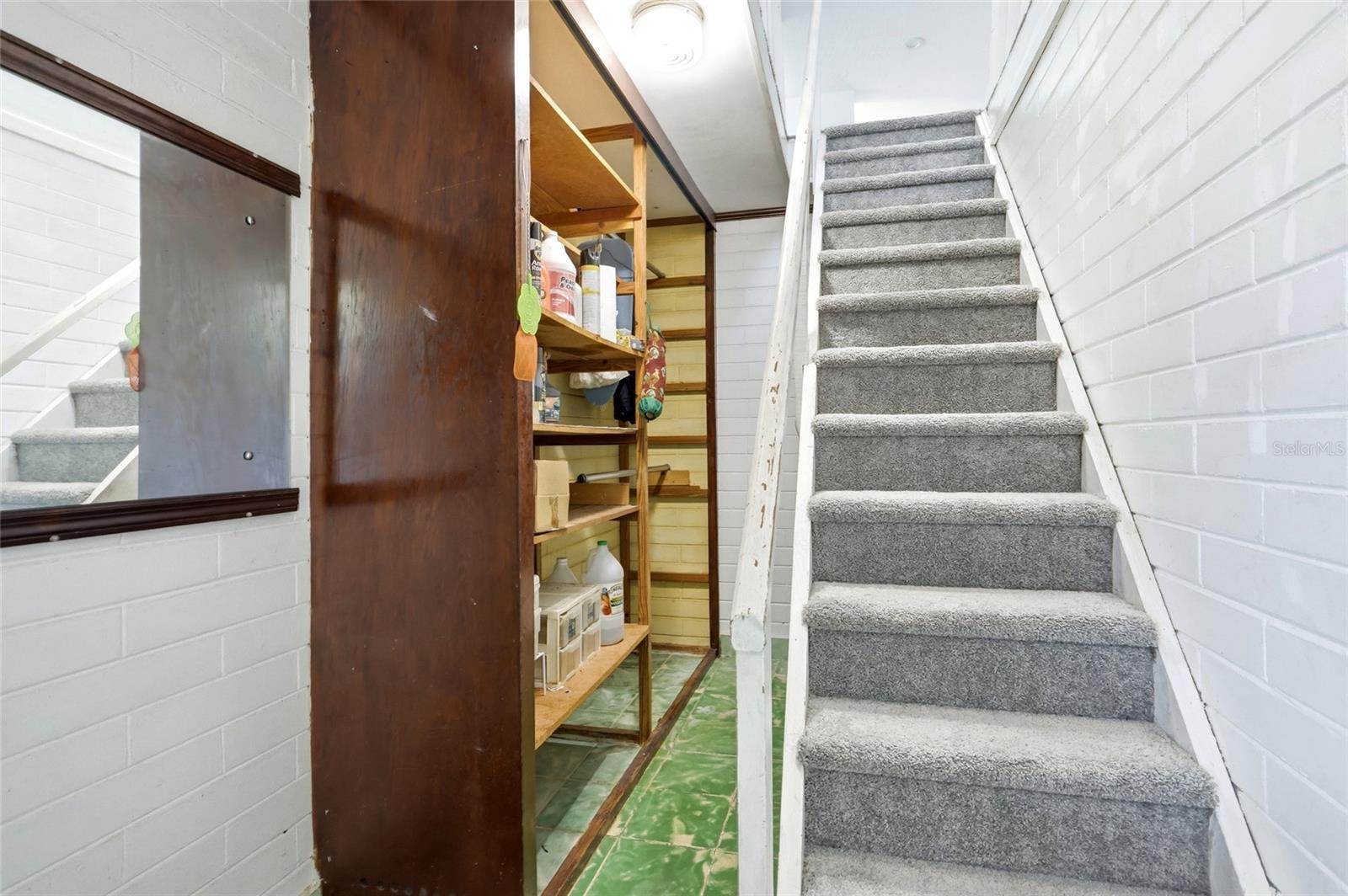 211 Lakeshore Blvd Property Photo 34