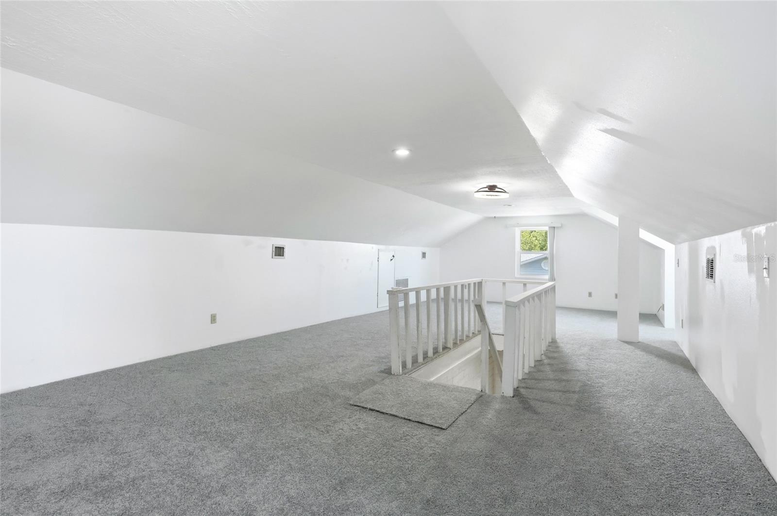 211 Lakeshore Blvd Property Photo 35