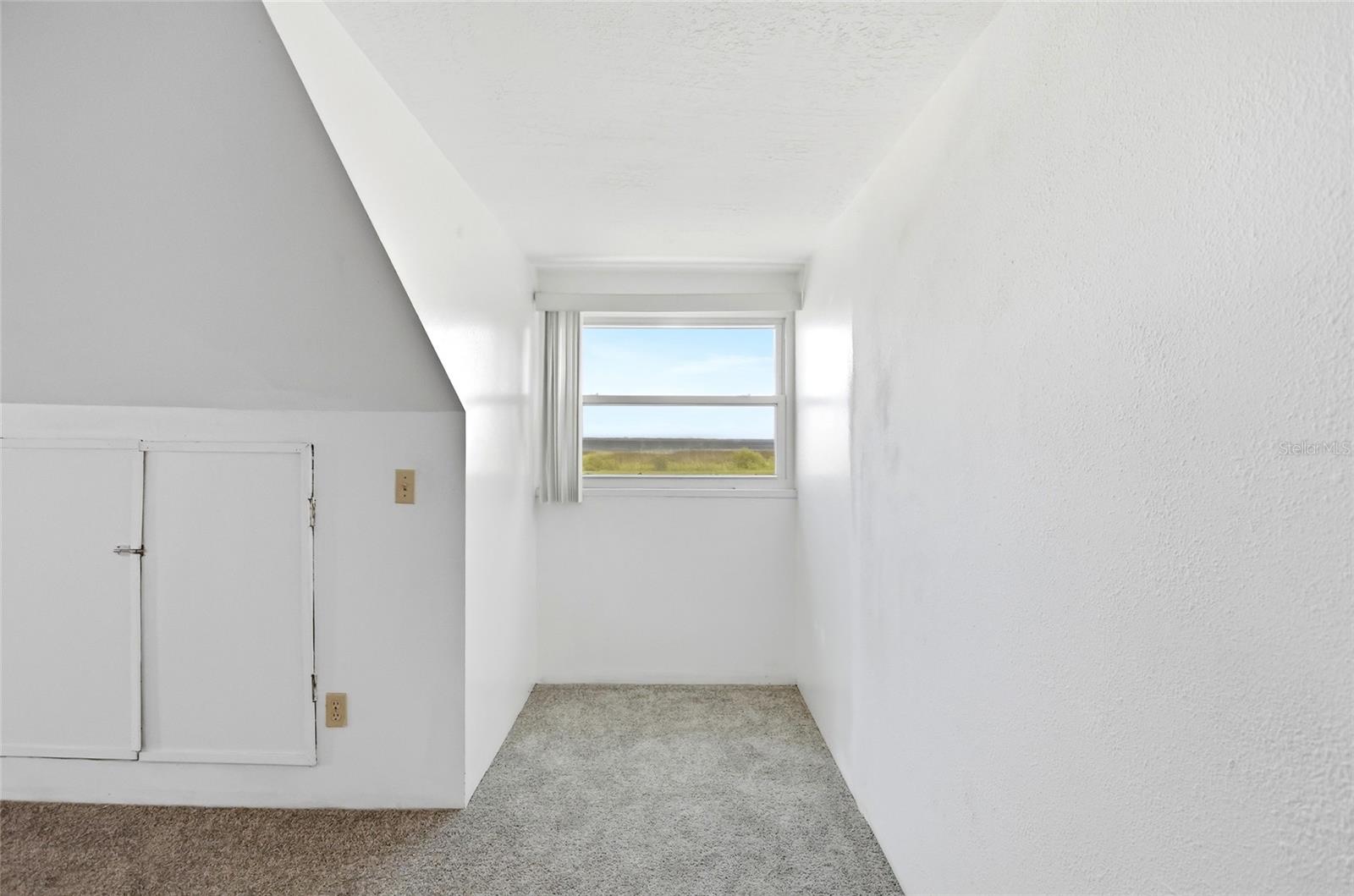 211 Lakeshore Blvd Property Photo 38