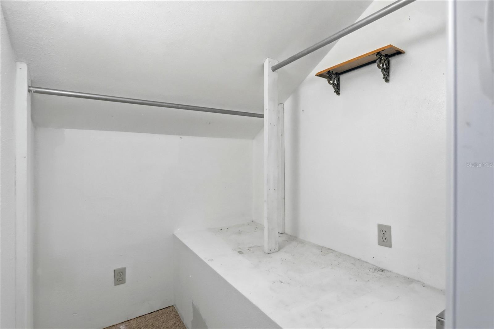 211 Lakeshore Blvd Property Photo 40