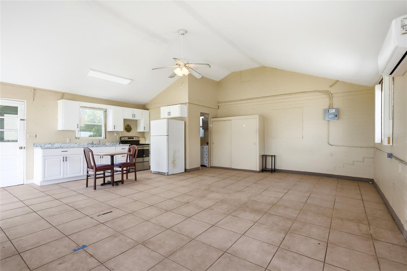 211 Lakeshore Blvd Property Photo 47