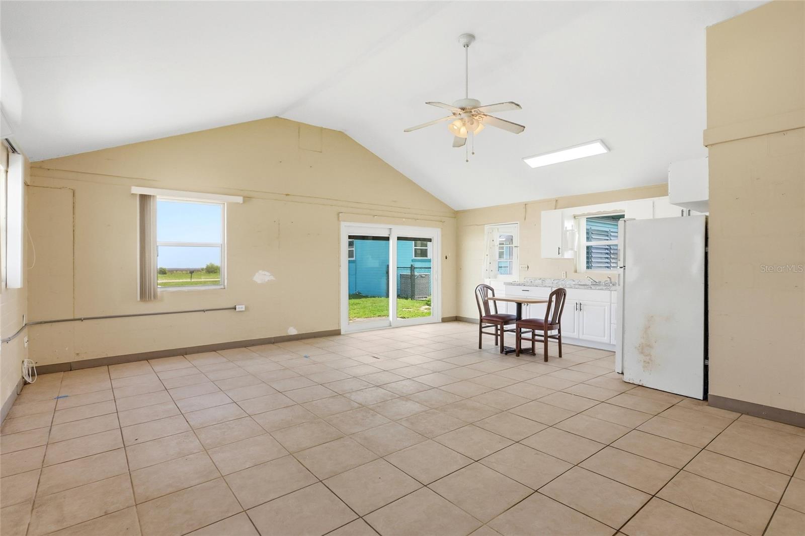 211 Lakeshore Blvd Property Photo 49