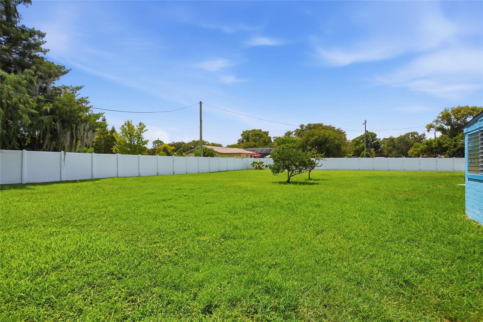 211 Lakeshore Blvd Property Photo 57