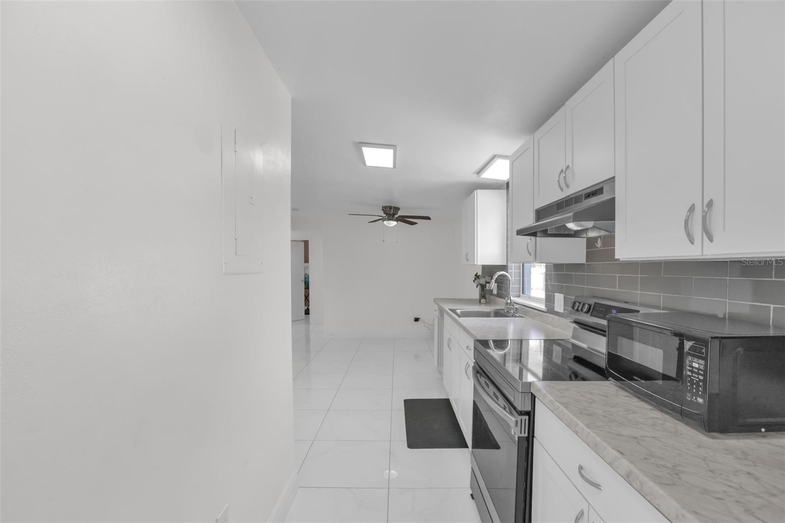 7013 Cocos Dr Property Photo 8
