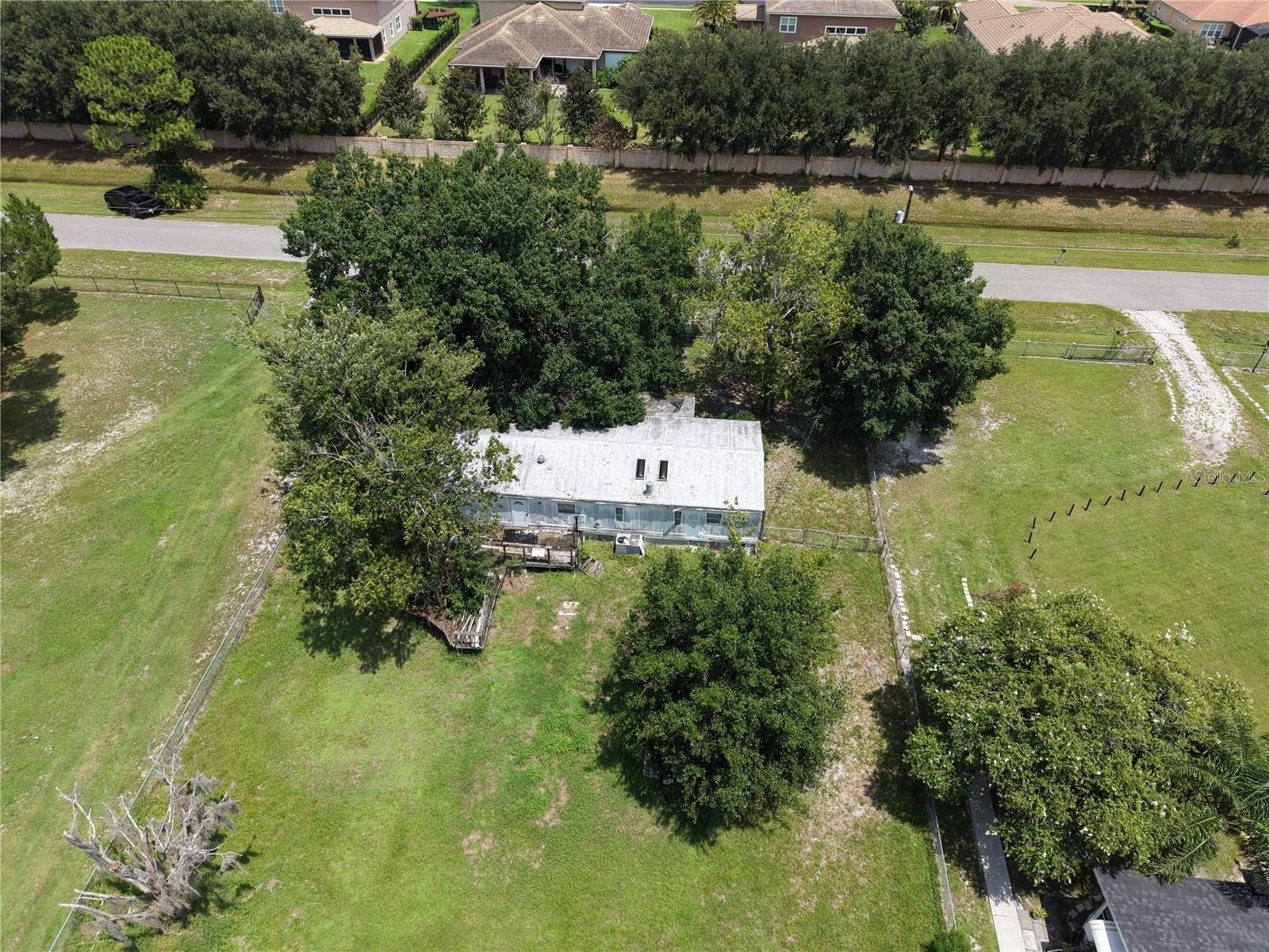18440 Amityville Dr Property Photo 3